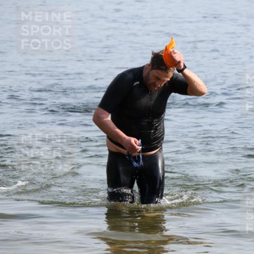 15.06.2025 - 27. Vierlanden-Triathlon Lena Gebhardt http://msf.ph/oto/8047361 15.06.2025 08:47:48 Schwimmen 34, 193 meine-sportfotos.de