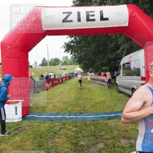 21.06.2025 - 27. Vierlanden-Triathlon MichiJ http://msf.ph/oto/8047362 15.06.2026 14:12:36 Ziel 19, 1279 meine-sportfotos.de