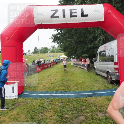 21.06.2025 - 27. Vierlanden-Triathlon MichiJ http://msf.ph/oto/8047364 15.06.2026 14:12:37 Ziel 19, 1279 meine-sportfotos.de