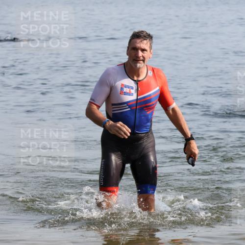 15.06.2025 - 27. Vierlanden-Triathlon Lena Gebhardt http://msf.ph/oto/8047369 15.06.2025 08:47:49 Schwimmen 34, 193 meine-sportfotos.de