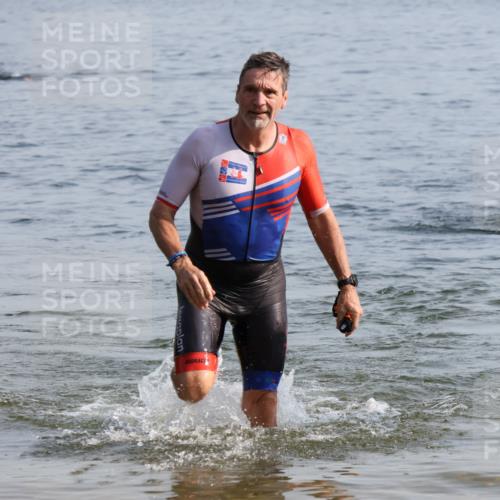 15.06.2025 - 27. Vierlanden-Triathlon Lena Gebhardt http://msf.ph/oto/8047370 15.06.2025 08:47:50 Schwimmen 34, 193 meine-sportfotos.de