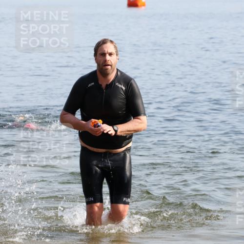 15.06.2025 - 27. Vierlanden-Triathlon Lena Gebhardt http://msf.ph/oto/8047372 15.06.2025 08:47:50 Schwimmen 34, 193 meine-sportfotos.de