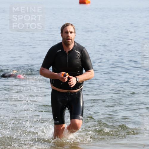 15.06.2025 - 27. Vierlanden-Triathlon Lena Gebhardt http://msf.ph/oto/8047374 15.06.2025 08:47:51 Schwimmen 34, 193 meine-sportfotos.de