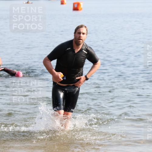 15.06.2025 - 27. Vierlanden-Triathlon Lena Gebhardt http://msf.ph/oto/8047376 15.06.2025 08:47:51 Schwimmen 34, 193 meine-sportfotos.de