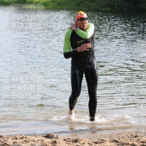 15.06.2025 - 27. Vierlanden-Triathlon Lena Gebhardt http://msf.ph/oto/8047383 15.06.2025 08:47:53 Schwimmen 16, 34, 193 meine-sportfotos.de