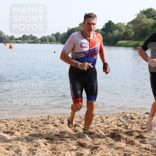 15.06.2025 - 27. Vierlanden-Triathlon Lena Gebhardt http://msf.ph/oto/8047394 15.06.2025 08:47:55 Schwimmen 16, 34, 167, 193 meine-sportfotos.de
