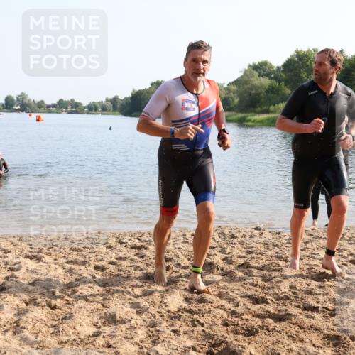 15.06.2025 - 27. Vierlanden-Triathlon Lena Gebhardt http://msf.ph/oto/8047396 15.06.2025 08:47:56 Schwimmen 16, 34, 167, 193 meine-sportfotos.de