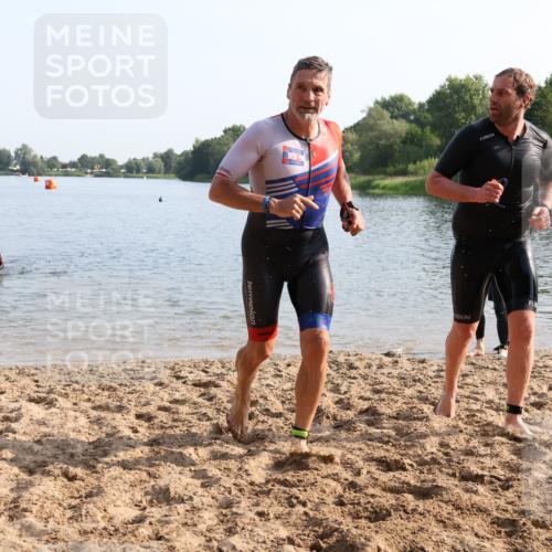 15.06.2025 - 27. Vierlanden-Triathlon Lena Gebhardt http://msf.ph/oto/8047399 15.06.2025 08:47:56 Schwimmen 16, 34, 167, 193 meine-sportfotos.de