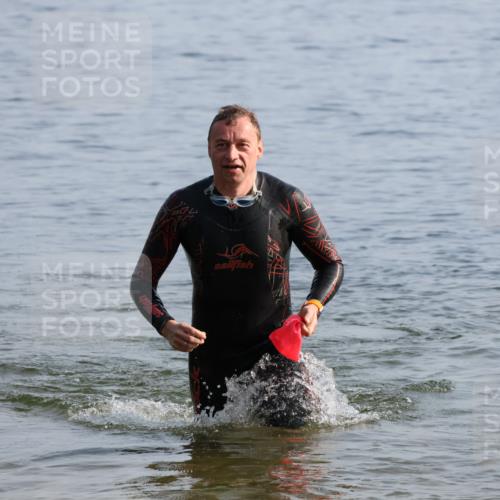 15.06.2025 - 27. Vierlanden-Triathlon Lena Gebhardt http://msf.ph/oto/8047400 15.06.2025 08:47:59 Schwimmen 16, 34, 167, 193 meine-sportfotos.de