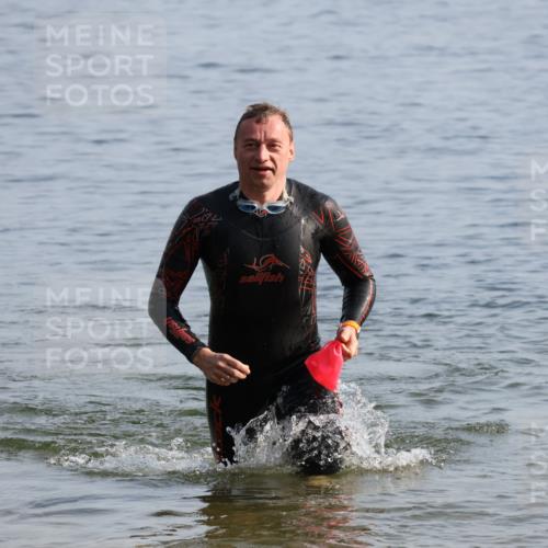 15.06.2025 - 27. Vierlanden-Triathlon Lena Gebhardt http://msf.ph/oto/8047402 15.06.2025 08:47:59 Schwimmen 16, 34, 167, 193 meine-sportfotos.de
