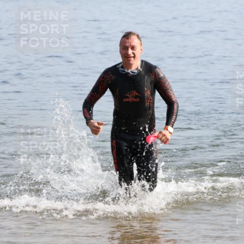 15.06.2025 - 27. Vierlanden-Triathlon Lena Gebhardt http://msf.ph/oto/8047408 15.06.2025 08:48:01 Schwimmen 16, 34, 167, 193 meine-sportfotos.de
