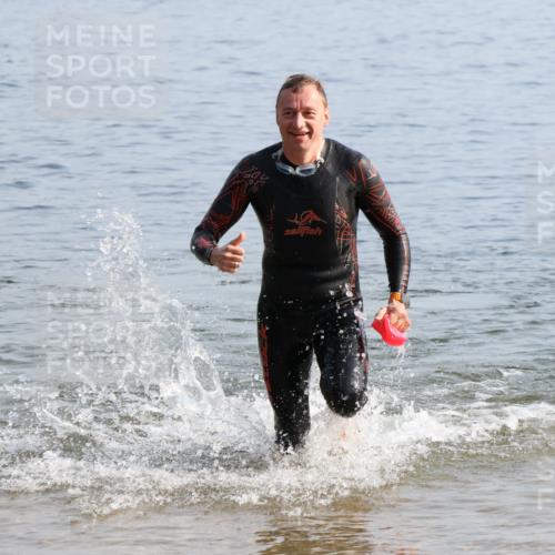 15.06.2025 - 27. Vierlanden-Triathlon Lena Gebhardt http://msf.ph/oto/8047410 15.06.2025 08:48:01 Schwimmen 16, 34, 167, 193 meine-sportfotos.de