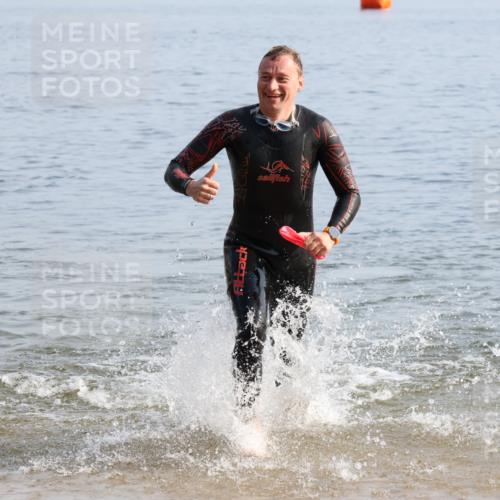 15.06.2025 - 27. Vierlanden-Triathlon Lena Gebhardt http://msf.ph/oto/8047412 15.06.2025 08:48:02 Schwimmen 16, 34, 167, 193 meine-sportfotos.de
