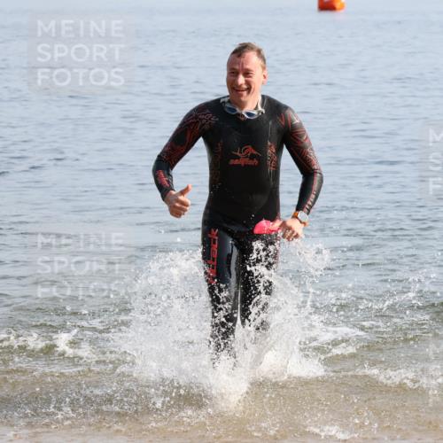 15.06.2025 - 27. Vierlanden-Triathlon Lena Gebhardt http://msf.ph/oto/8047413 15.06.2025 08:48:02 Schwimmen 16, 34, 167, 193 meine-sportfotos.de