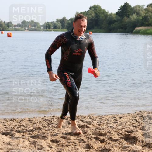 15.06.2025 - 27. Vierlanden-Triathlon Lena Gebhardt http://msf.ph/oto/8047425 15.06.2025 08:48:04 Schwimmen 16, 34, 167, 193 meine-sportfotos.de