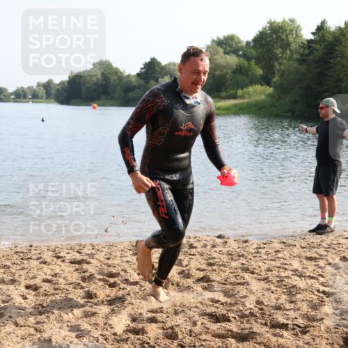 15.06.2025 - 27. Vierlanden-Triathlon Lena Gebhardt http://msf.ph/oto/8047428 15.06.2025 08:48:04 Schwimmen 16, 34, 167, 193 meine-sportfotos.de