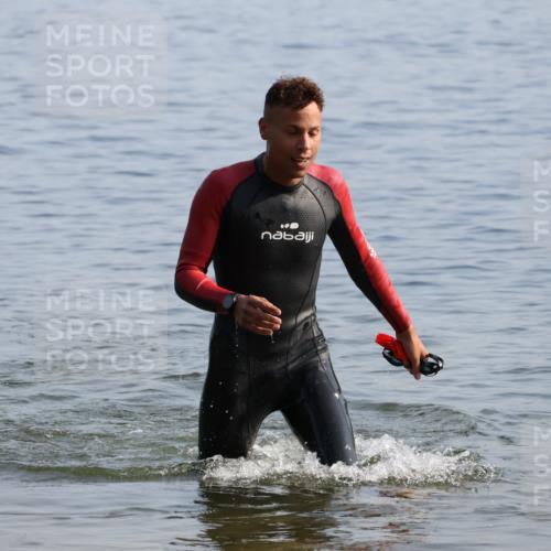 15.06.2025 - 27. Vierlanden-Triathlon Lena Gebhardt http://msf.ph/oto/8047436 15.06.2025 08:48:14 Schwimmen 70, 167 meine-sportfotos.de