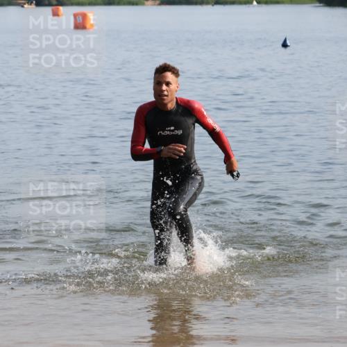 15.06.2025 - 27. Vierlanden-Triathlon Lena Gebhardt http://msf.ph/oto/8047438 15.06.2025 08:48:17 Schwimmen 70 meine-sportfotos.de