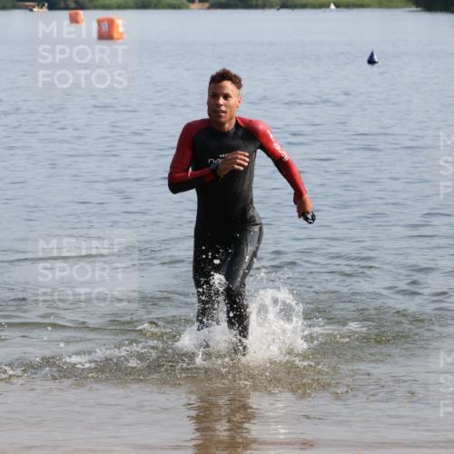 15.06.2025 - 27. Vierlanden-Triathlon Lena Gebhardt http://msf.ph/oto/8047439 15.06.2025 08:48:17 Schwimmen 70 meine-sportfotos.de