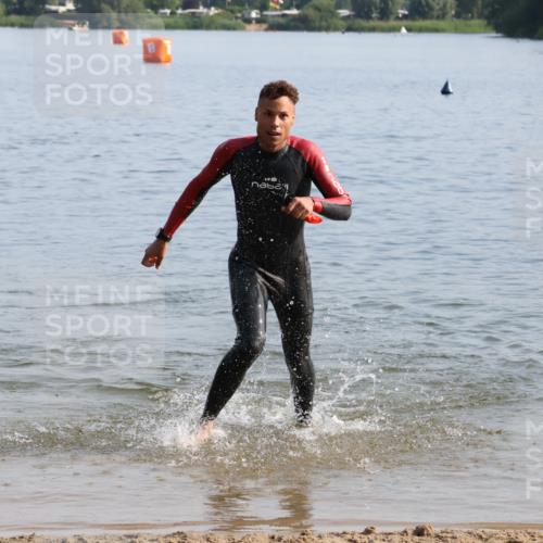 15.06.2025 - 27. Vierlanden-Triathlon Lena Gebhardt http://msf.ph/oto/8047441 15.06.2025 08:48:17 Schwimmen 70 meine-sportfotos.de