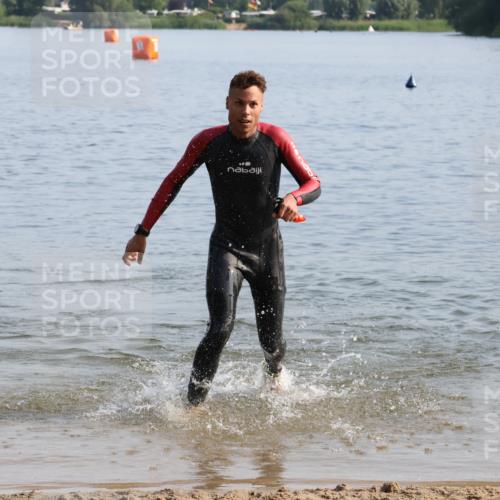 15.06.2025 - 27. Vierlanden-Triathlon Lena Gebhardt http://msf.ph/oto/8047443 15.06.2025 08:48:17 Schwimmen 70 meine-sportfotos.de