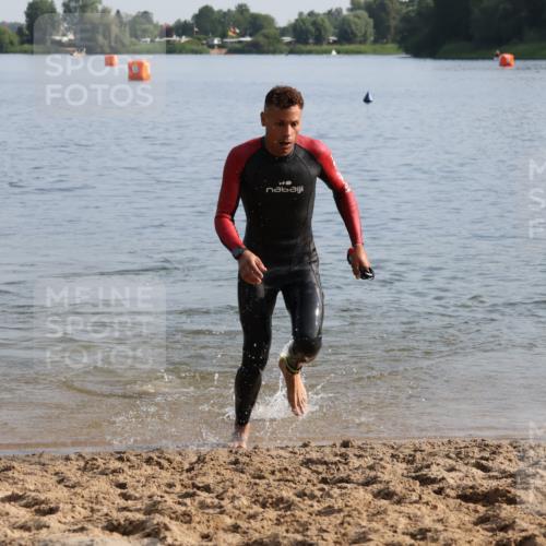 15.06.2025 - 27. Vierlanden-Triathlon Lena Gebhardt http://msf.ph/oto/8047445 15.06.2025 08:48:18 Schwimmen 70 meine-sportfotos.de