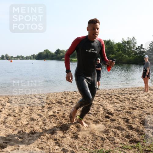 15.06.2025 - 27. Vierlanden-Triathlon Lena Gebhardt http://msf.ph/oto/8047463 15.06.2025 08:48:20 Schwimmen 70 meine-sportfotos.de