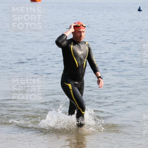 15.06.2025 - 27. Vierlanden-Triathlon Lena Gebhardt http://msf.ph/oto/8047466 15.06.2025 08:48:30 Schwimmen 123 meine-sportfotos.de