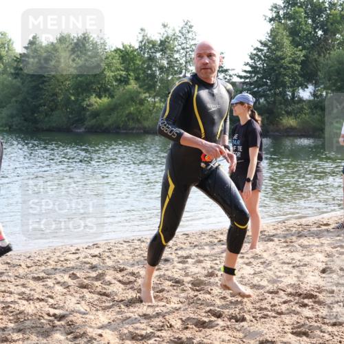 15.06.2025 - 27. Vierlanden-Triathlon Lena Gebhardt http://msf.ph/oto/8047476 15.06.2025 08:48:36 Schwimmen 19, 123 meine-sportfotos.de
