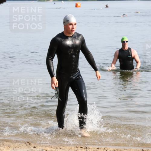 15.06.2025 - 27. Vierlanden-Triathlon Lena Gebhardt http://msf.ph/oto/8047479 15.06.2025 08:48:42 Schwimmen 19, 123 meine-sportfotos.de