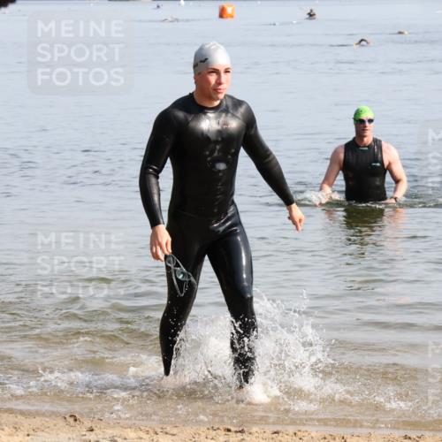 15.06.2025 - 27. Vierlanden-Triathlon Lena Gebhardt http://msf.ph/oto/8047481 15.06.2025 08:48:42 Schwimmen 19, 123 meine-sportfotos.de