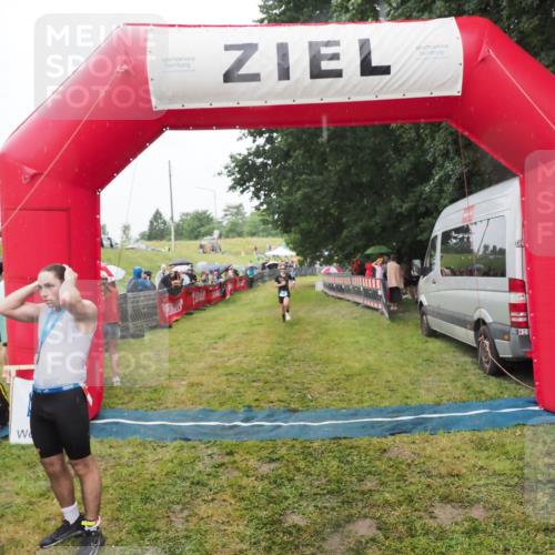 21.06.2025 - 27. Vierlanden-Triathlon MichiJ http://msf.ph/oto/8047484 15.06.2026 14:13:14 Ziel 1171, 1185 meine-sportfotos.de