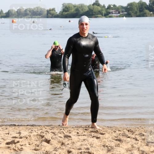 15.06.2025 - 27. Vierlanden-Triathlon Lena Gebhardt http://msf.ph/oto/8047487 15.06.2025 08:48:44 Schwimmen 19, 123, 144 meine-sportfotos.de