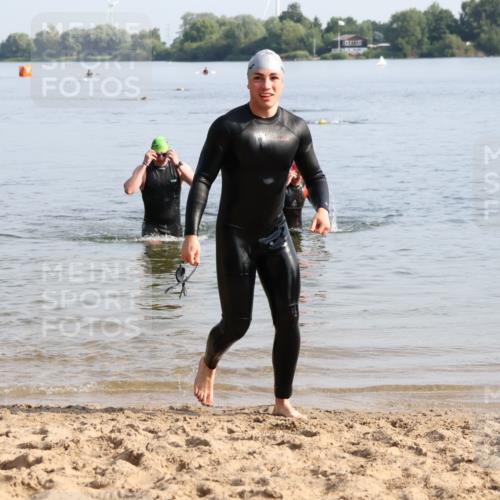 15.06.2025 - 27. Vierlanden-Triathlon Lena Gebhardt http://msf.ph/oto/8047489 15.06.2025 08:48:44 Schwimmen 19, 123, 144 meine-sportfotos.de