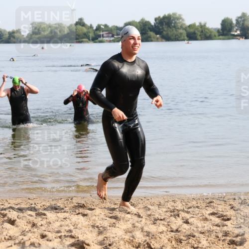 15.06.2025 - 27. Vierlanden-Triathlon Lena Gebhardt http://msf.ph/oto/8047491 15.06.2025 08:48:45 Schwimmen 19, 115, 123, 144 meine-sportfotos.de