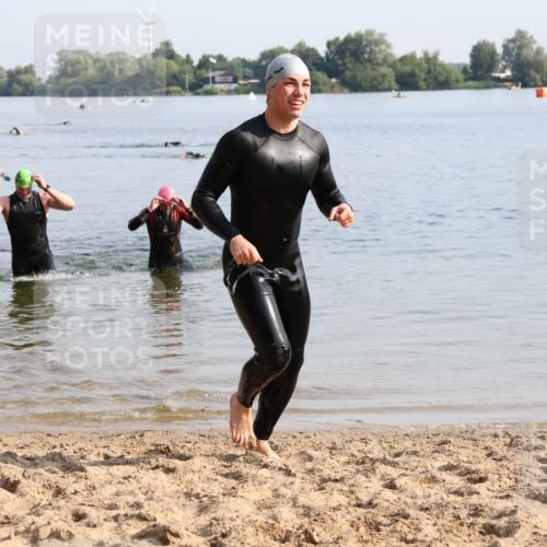 15.06.2025 - 27. Vierlanden-Triathlon Lena Gebhardt http://msf.ph/oto/8047493 15.06.2025 08:48:45 Schwimmen 19, 115, 123, 144 meine-sportfotos.de
