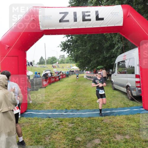 21.06.2025 - 27. Vierlanden-Triathlon MichiJ http://msf.ph/oto/8047498 15.06.2026 14:13:17 Ziel 1171, 1185 meine-sportfotos.de