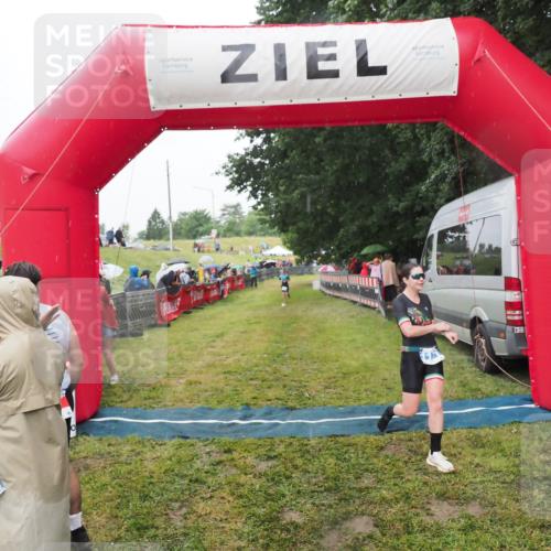 21.06.2025 - 27. Vierlanden-Triathlon MichiJ http://msf.ph/oto/8047502 15.06.2026 14:13:17 Ziel 1171, 1185 meine-sportfotos.de