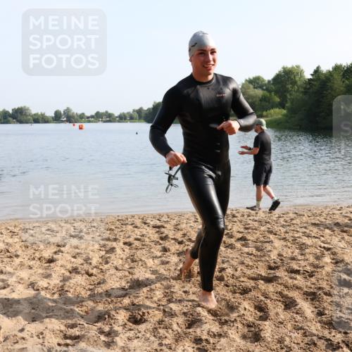 15.06.2025 - 27. Vierlanden-Triathlon Lena Gebhardt http://msf.ph/oto/8047503 15.06.2025 08:48:47 Schwimmen 19, 115, 144 meine-sportfotos.de