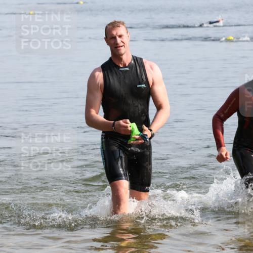 15.06.2025 - 27. Vierlanden-Triathlon Lena Gebhardt http://msf.ph/oto/8047507 15.06.2025 08:48:49 Schwimmen 19, 115, 144 meine-sportfotos.de
