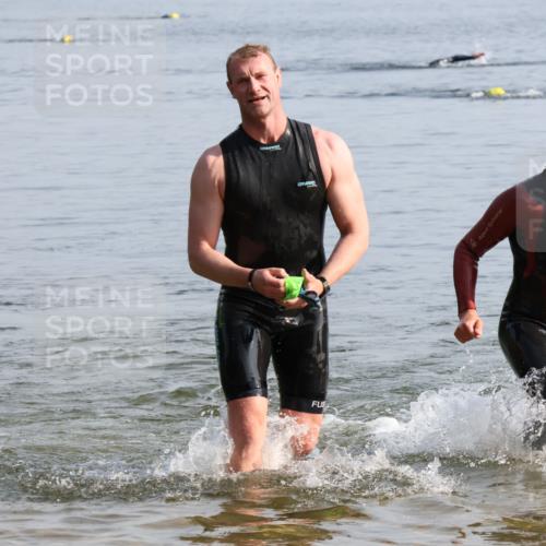 15.06.2025 - 27. Vierlanden-Triathlon Lena Gebhardt http://msf.ph/oto/8047509 15.06.2025 08:48:49 Schwimmen 19, 115, 144 meine-sportfotos.de