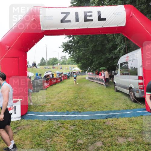 21.06.2025 - 27. Vierlanden-Triathlon MichiJ http://msf.ph/oto/8047511 15.06.2026 14:13:18 Ziel 1171, 1185 meine-sportfotos.de