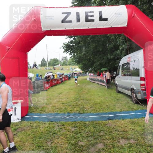 21.06.2025 - 27. Vierlanden-Triathlon MichiJ http://msf.ph/oto/8047512 15.06.2026 14:13:18 Ziel 1171, 1185 meine-sportfotos.de