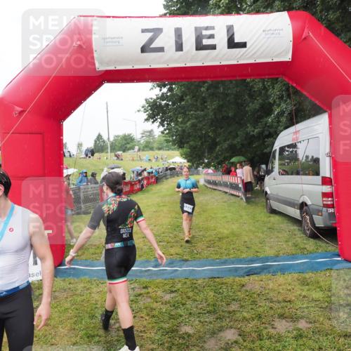 21.06.2025 - 27. Vierlanden-Triathlon MichiJ http://msf.ph/oto/8047524 15.06.2026 14:13:22 Ziel 1171, 1227 meine-sportfotos.de