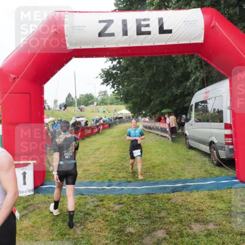 21.06.2025 - 27. Vierlanden-Triathlon MichiJ http://msf.ph/oto/8047529 15.06.2026 14:13:23 Ziel 1171, 1227 meine-sportfotos.de
