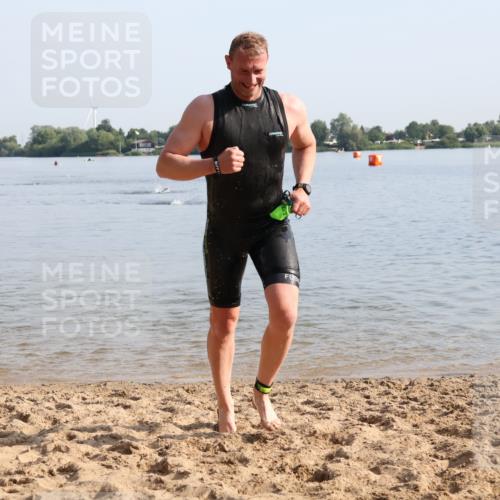 15.06.2025 - 27. Vierlanden-Triathlon Lena Gebhardt http://msf.ph/oto/8047532 15.06.2025 08:48:54 Schwimmen 19, 115, 144 meine-sportfotos.de