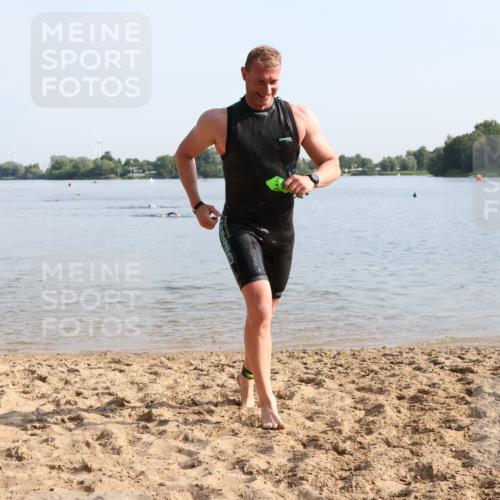 15.06.2025 - 27. Vierlanden-Triathlon Lena Gebhardt http://msf.ph/oto/8047536 15.06.2025 08:48:55 Schwimmen 19, 115, 144 meine-sportfotos.de