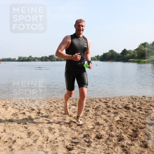 15.06.2025 - 27. Vierlanden-Triathlon Lena Gebhardt http://msf.ph/oto/8047537 15.06.2025 08:48:55 Schwimmen 19, 115, 144 meine-sportfotos.de