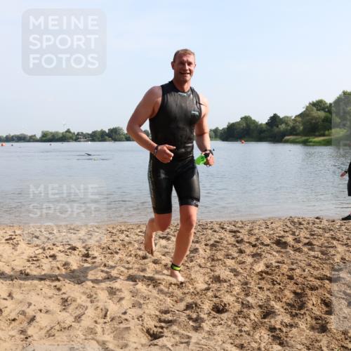15.06.2025 - 27. Vierlanden-Triathlon Lena Gebhardt http://msf.ph/oto/8047539 15.06.2025 08:48:55 Schwimmen 19, 115, 144 meine-sportfotos.de