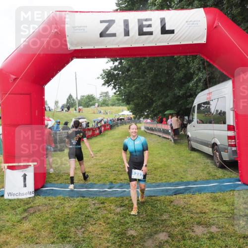 21.06.2025 - 27. Vierlanden-Triathlon MichiJ http://msf.ph/oto/8047544 15.06.2026 14:13:24 Ziel 1171, 1227 meine-sportfotos.de